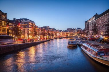 canal boats buildings reflection 5488271